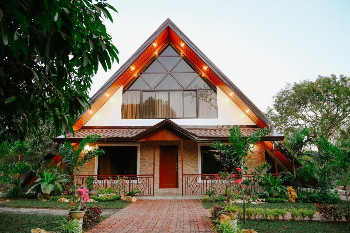 Redwood Cabin Bolinao Exterior foto